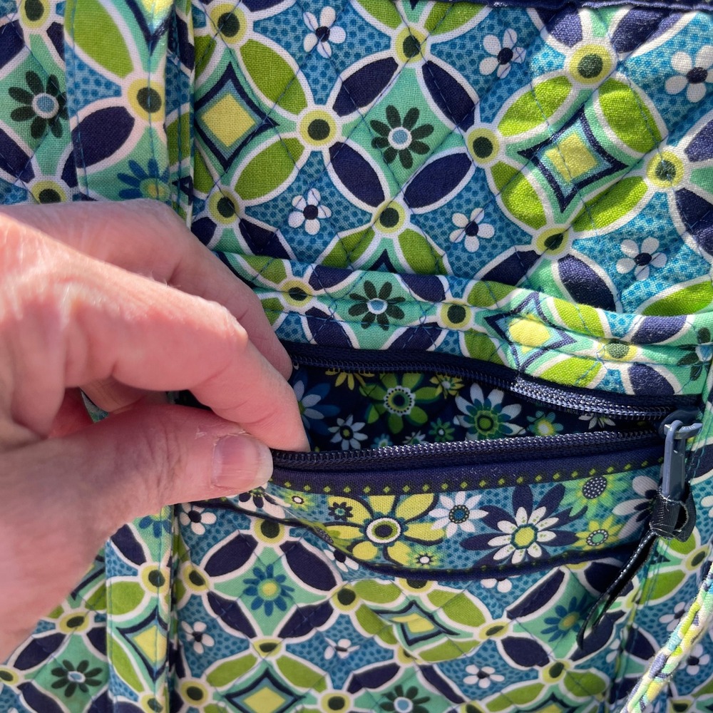 Vera Bradley Retired Daisy Daisy Pattern In Blue with Green Geometric Floral‎ - Picture 4 of 13